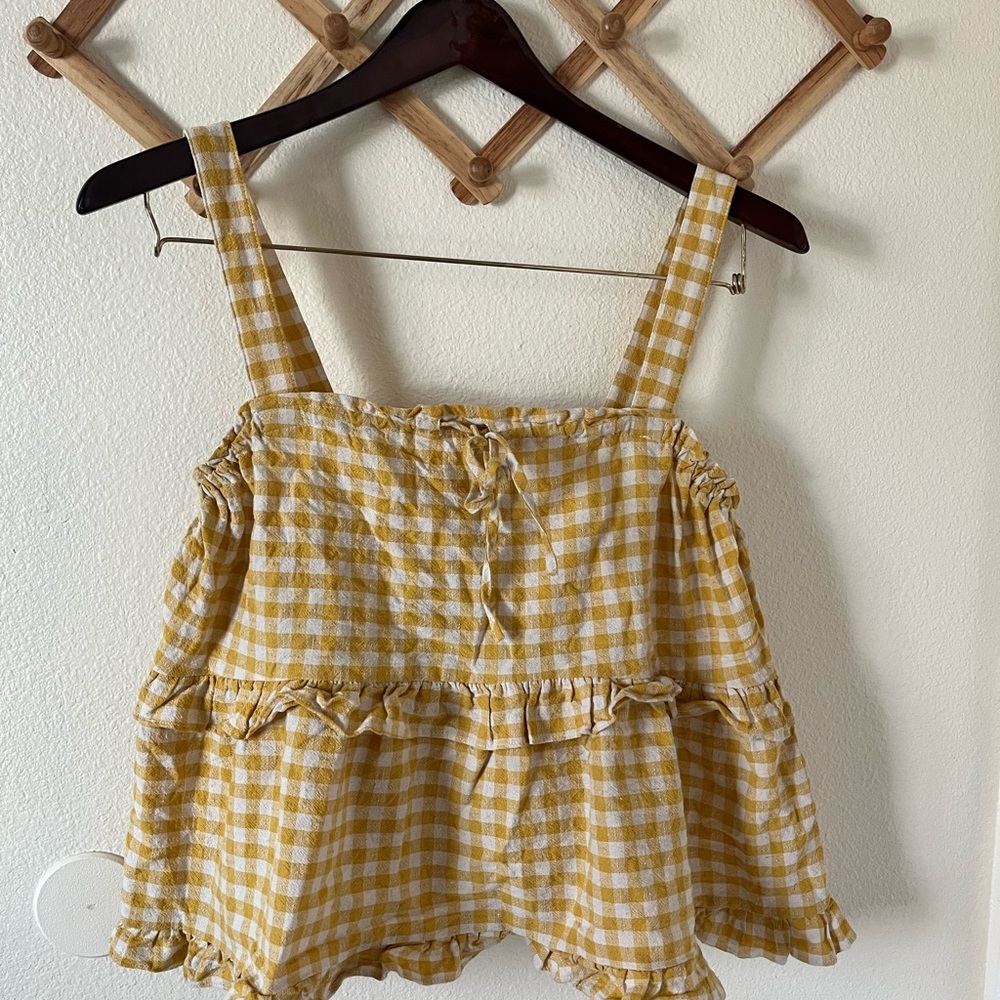 Yellow and White Gingham Sleeveless Top. EUC. Pit to Pit 17 inches. 100% cotton